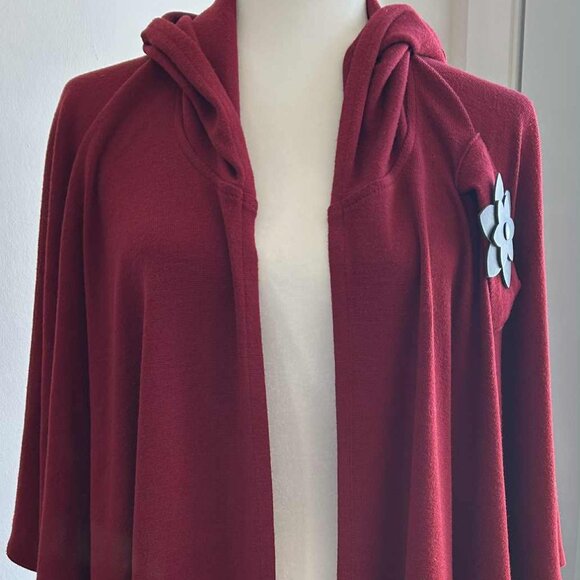 Anne Larochelle Garnet Hooded Knit Cape With Flower Tab Closure – One Size - Picture 11 of 14
